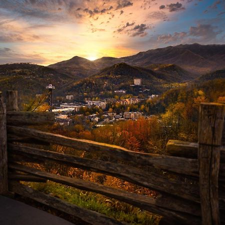 Hidden Creek, Pool Table, Hot Tub, 1089 Free Tickets Each Paid Day, Dollywood And More Gatlinburg Exterior foto