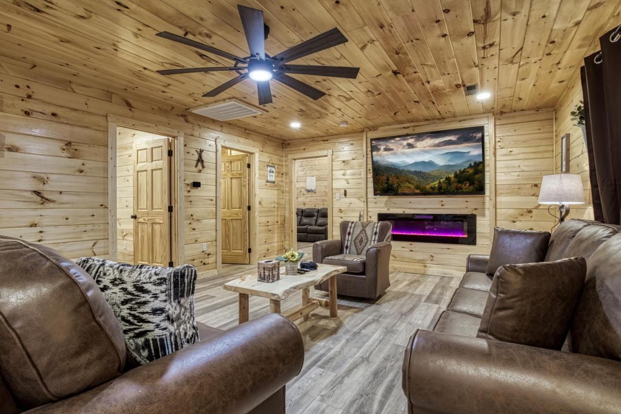 Hidden Creek, Pool Table, Hot Tub, 1089 Free Tickets Each Paid Day, Dollywood And More Gatlinburg Exterior foto